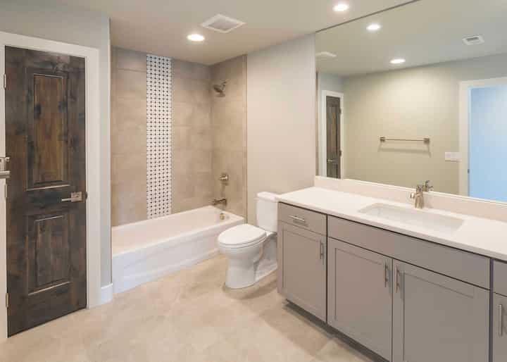 A new bathtub and installation gives this Moor Park, CA a modern look.